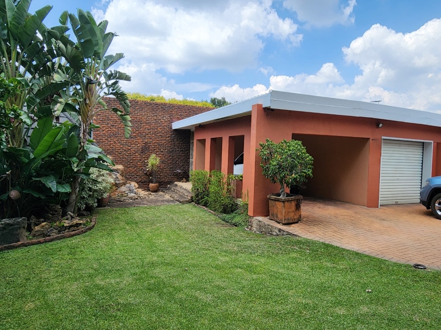 4 Bedroom Property for Sale in Dorandia Gauteng
