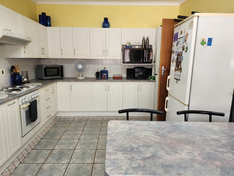 4 Bedroom Property for Sale in Dorandia Gauteng