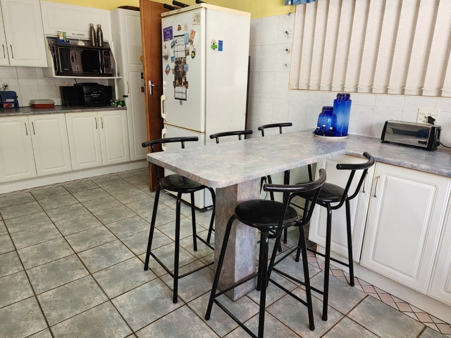 4 Bedroom Property for Sale in Dorandia Gauteng