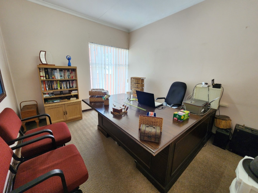 4 Bedroom Property for Sale in Dorandia Gauteng