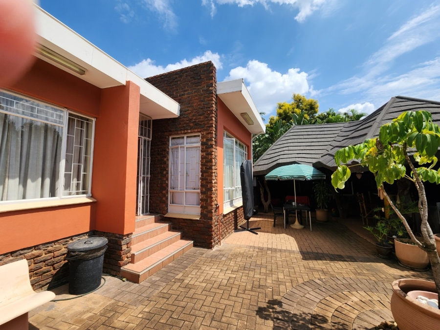4 Bedroom Property for Sale in Dorandia Gauteng