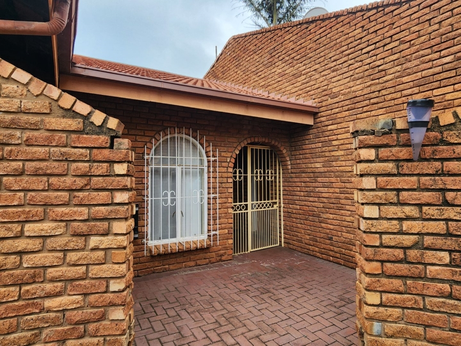 3 Bedroom Property for Sale in Dorandia Gauteng