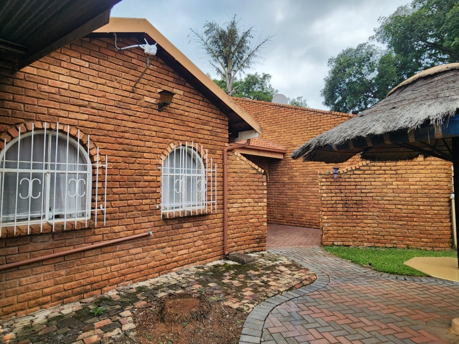 3 Bedroom Property for Sale in Dorandia Gauteng