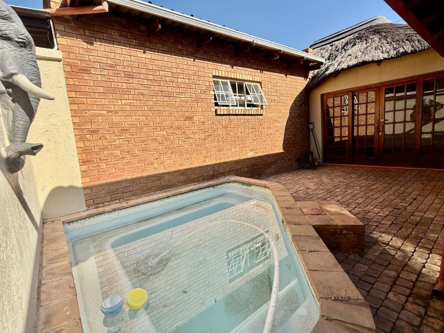 2 Bedroom Property for Sale in Theresa Park Gauteng