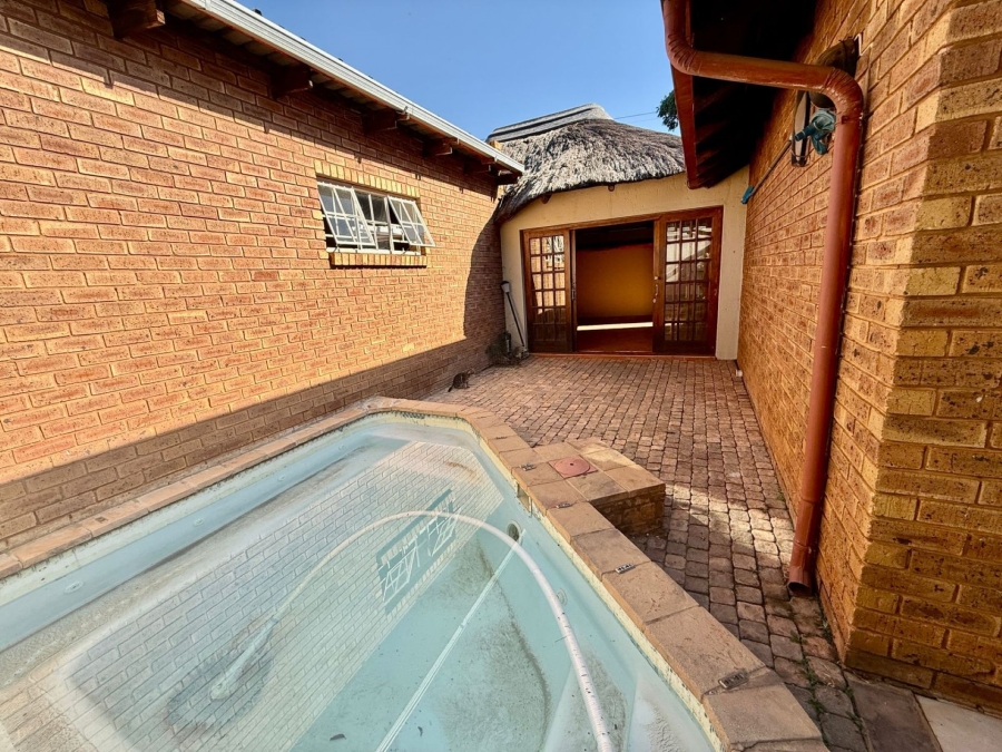 2 Bedroom Property for Sale in Theresa Park Gauteng
