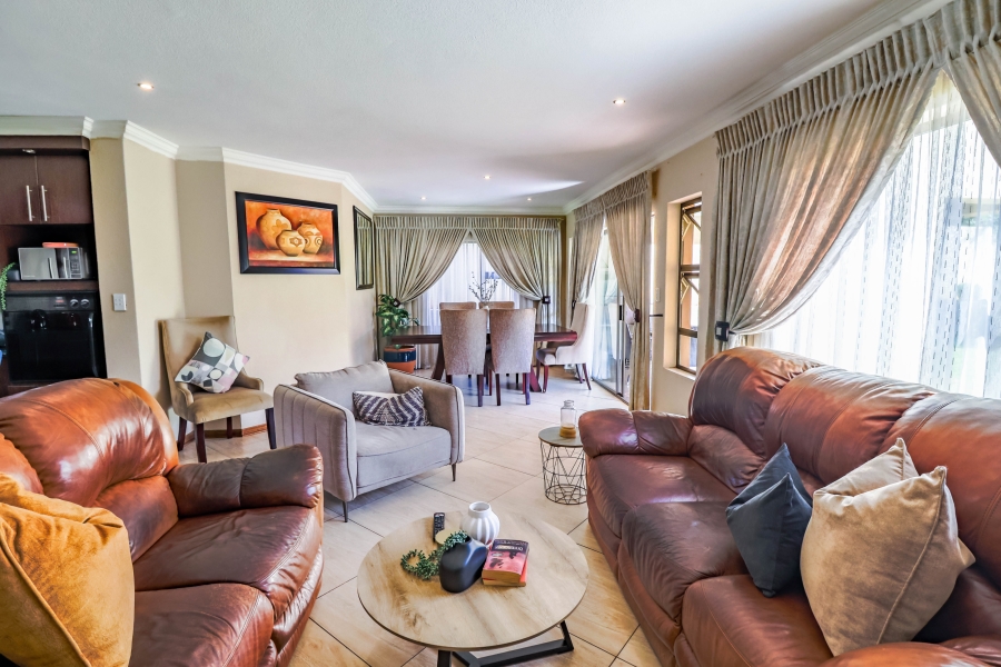 4 Bedroom Property for Sale in Thatchfield Estate Gauteng