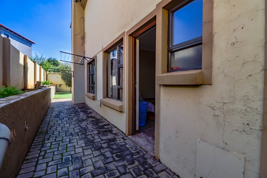 4 Bedroom Property for Sale in Thatchfield Estate Gauteng