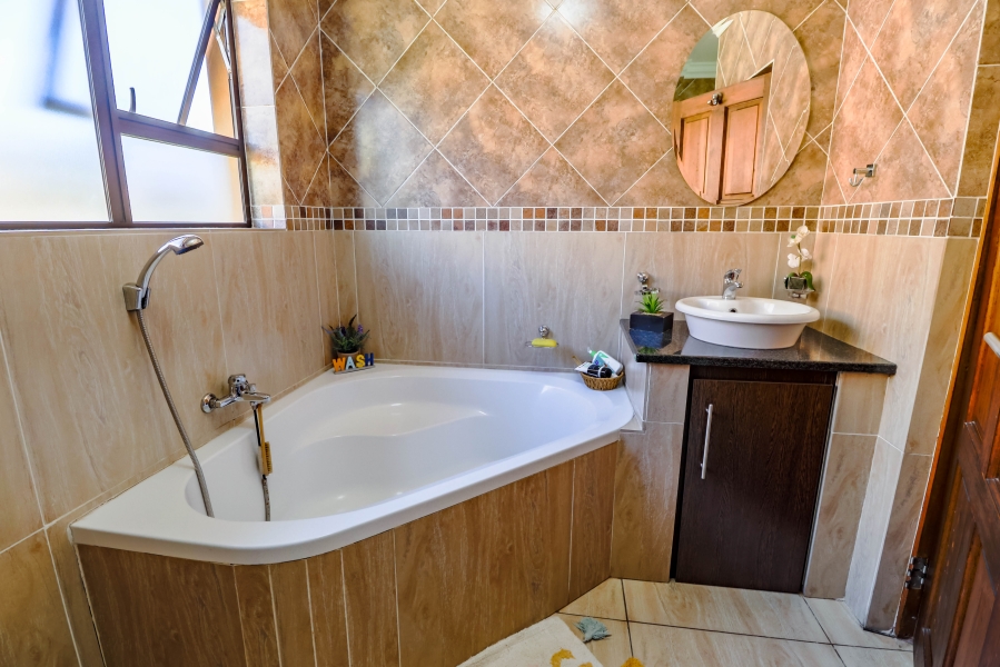 4 Bedroom Property for Sale in Thatchfield Estate Gauteng