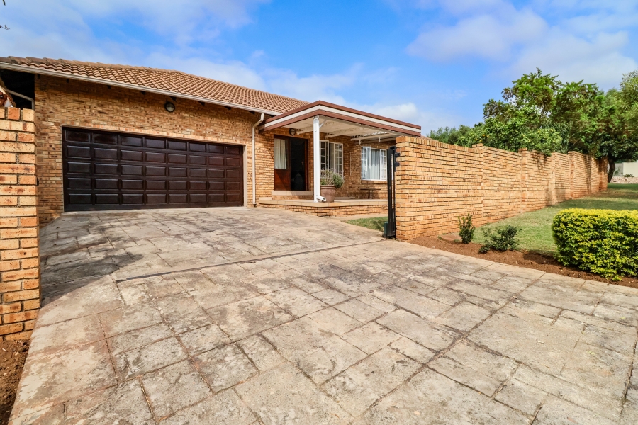 3 Bedroom Property for Sale in Thatchfield Estate Gauteng