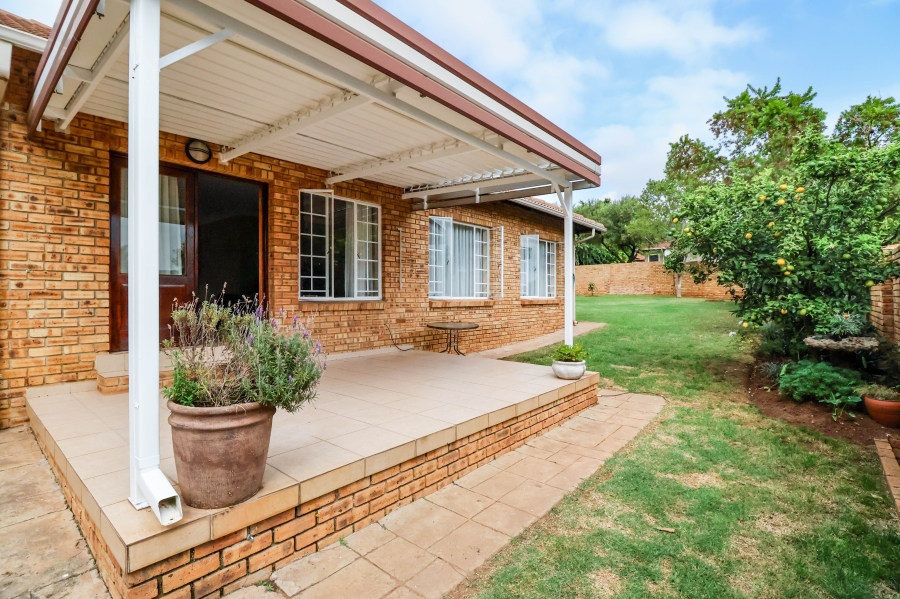 3 Bedroom Property for Sale in Thatchfield Estate Gauteng