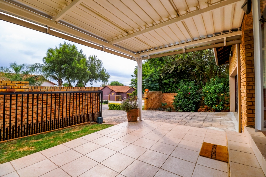 3 Bedroom Property for Sale in Thatchfield Estate Gauteng