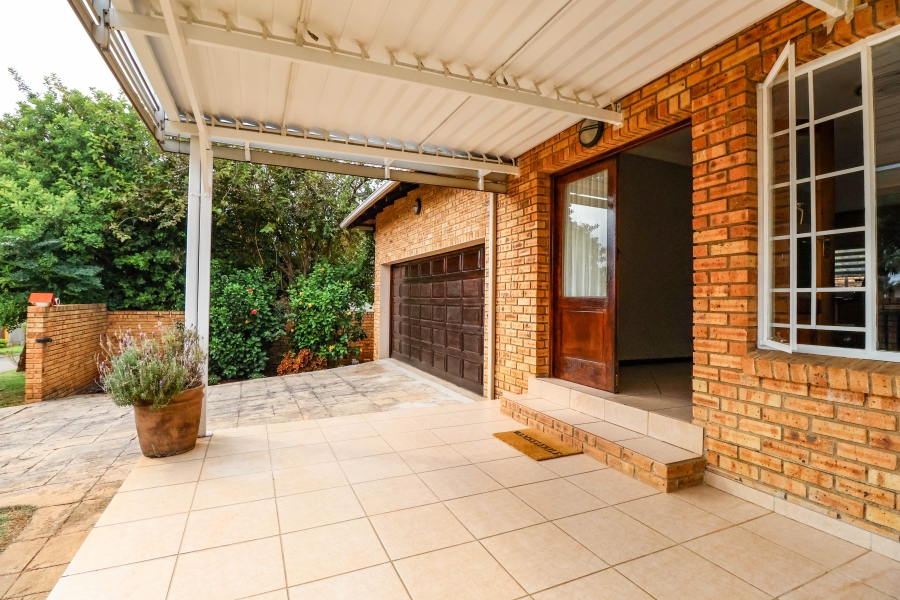 3 Bedroom Property for Sale in Thatchfield Estate Gauteng