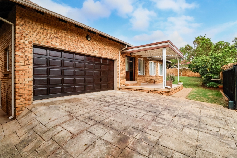 3 Bedroom Property for Sale in Thatchfield Estate Gauteng