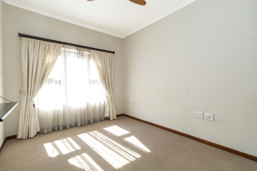 1 Bedroom Property for Sale in Douglasdale Gauteng