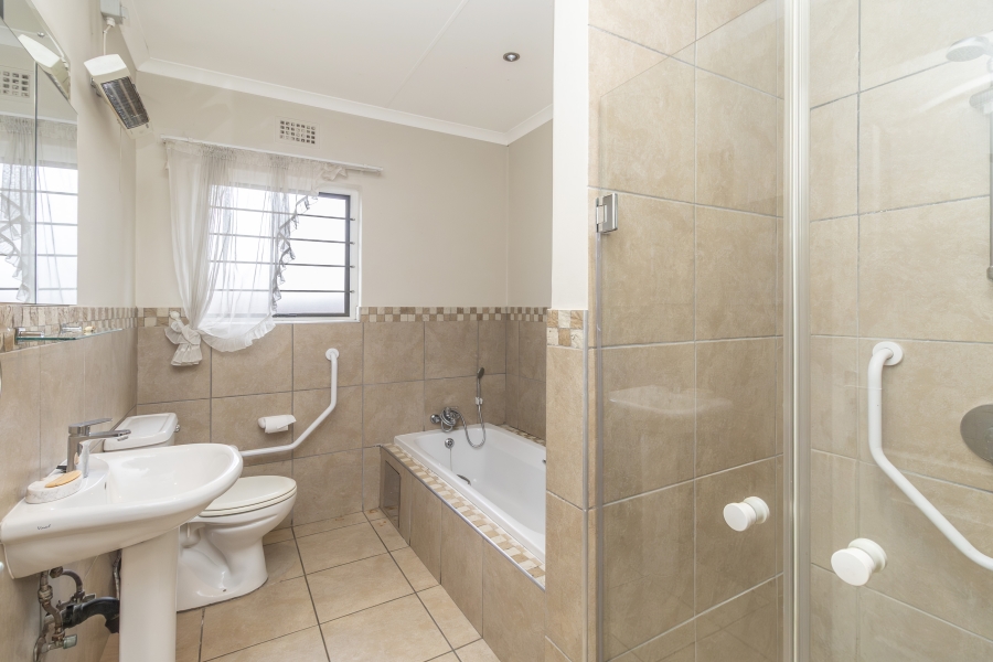 2 Bedroom Property for Sale in Douglasdale Gauteng