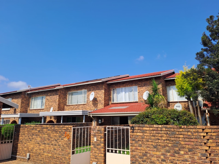 2 Bedroom Property for Sale in Brackenhurst Gauteng