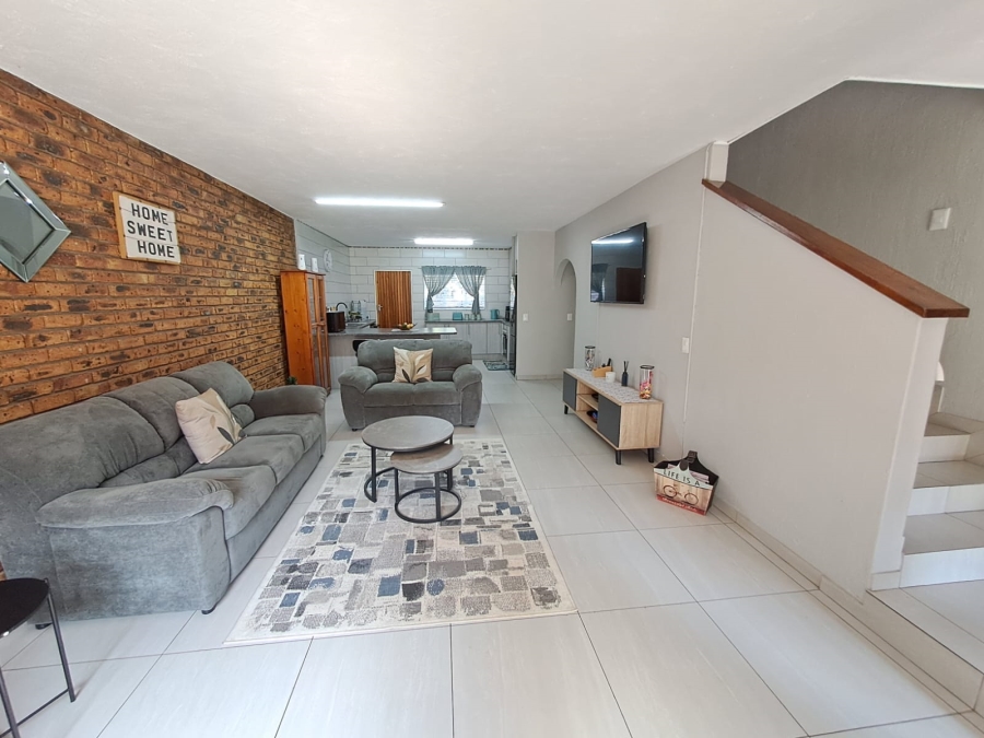 2 Bedroom Property for Sale in Brackenhurst Gauteng