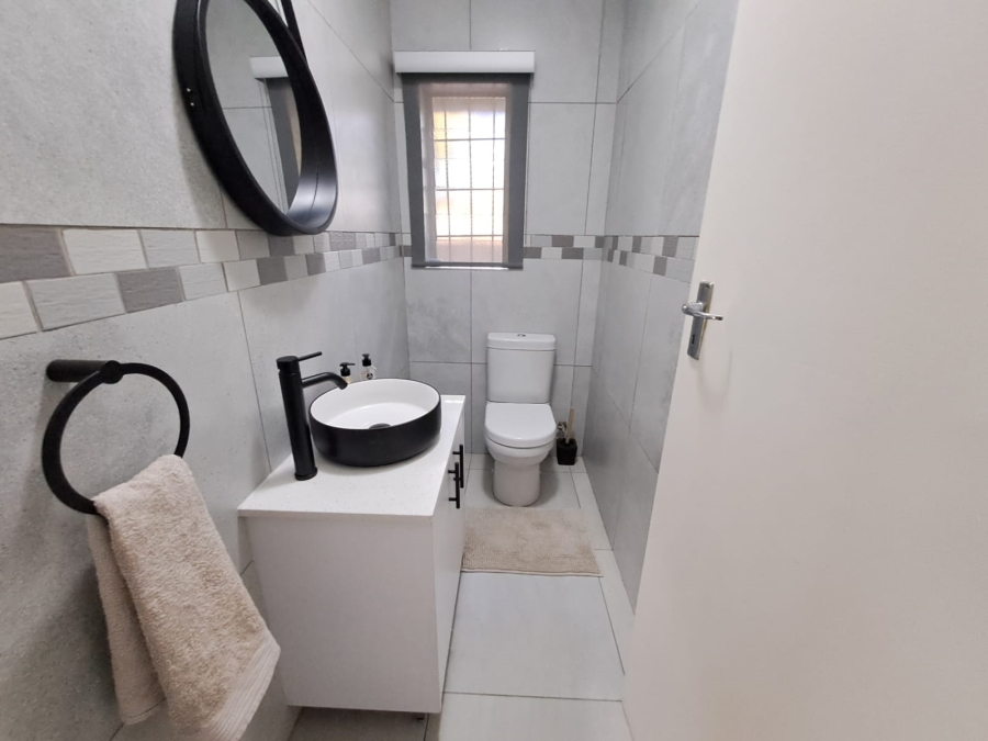 2 Bedroom Property for Sale in Brackenhurst Gauteng