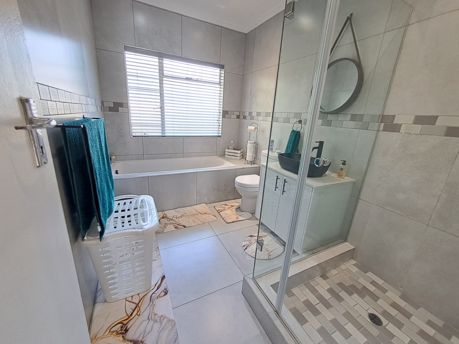 2 Bedroom Property for Sale in Brackenhurst Gauteng