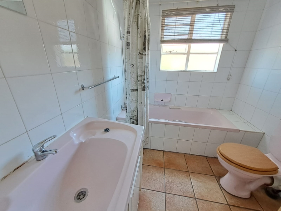 2 Bedroom Property for Sale in Verwoerdpark Gauteng