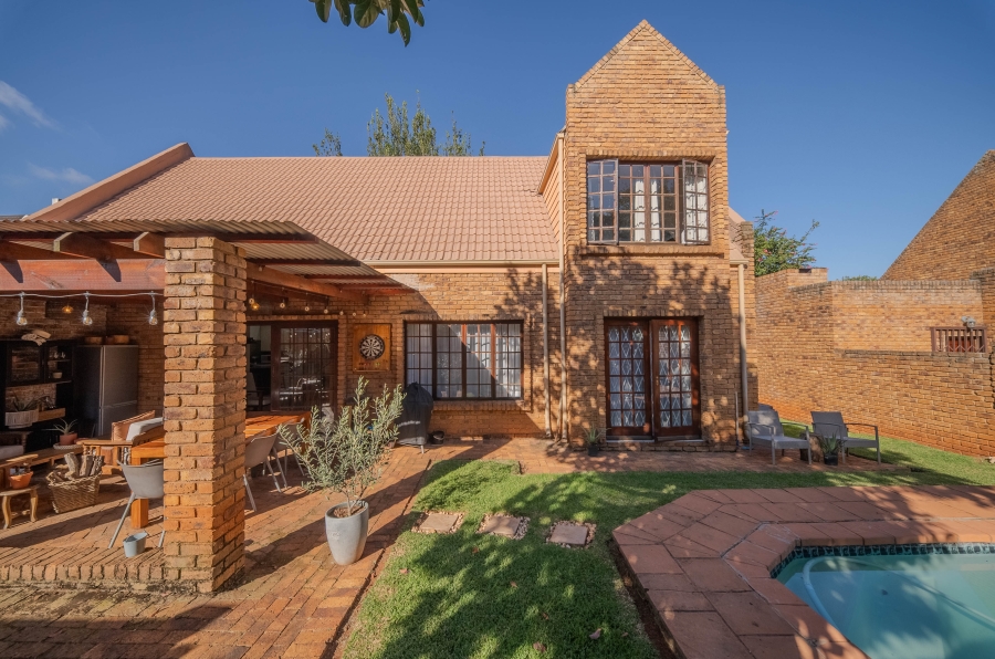 3 Bedroom Property for Sale in Faerie Glen Gauteng