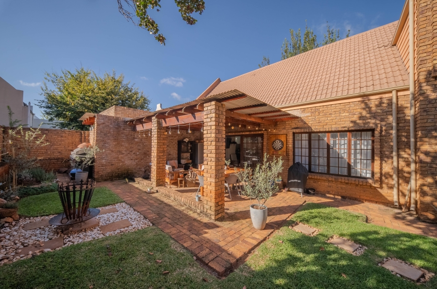 3 Bedroom Property for Sale in Faerie Glen Gauteng