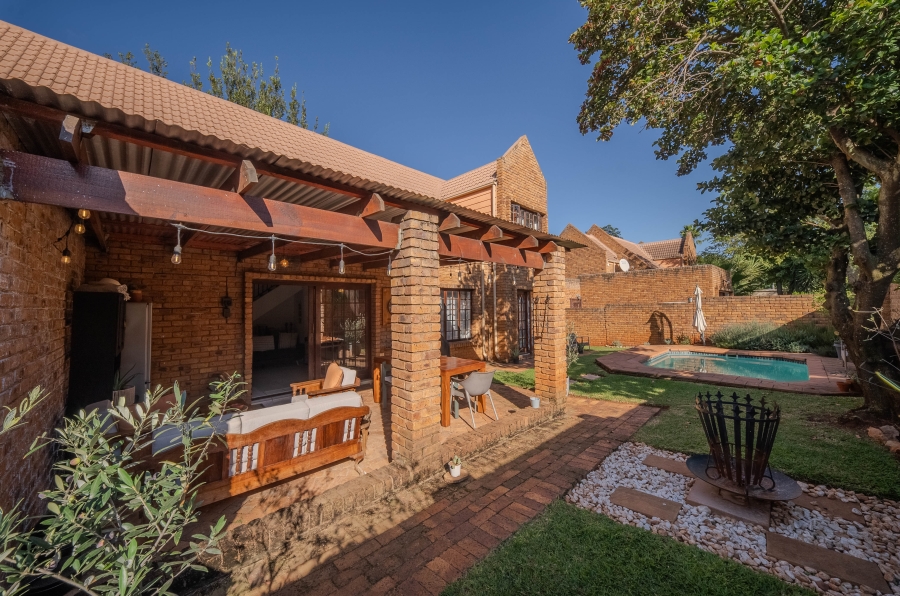 3 Bedroom Property for Sale in Faerie Glen Gauteng
