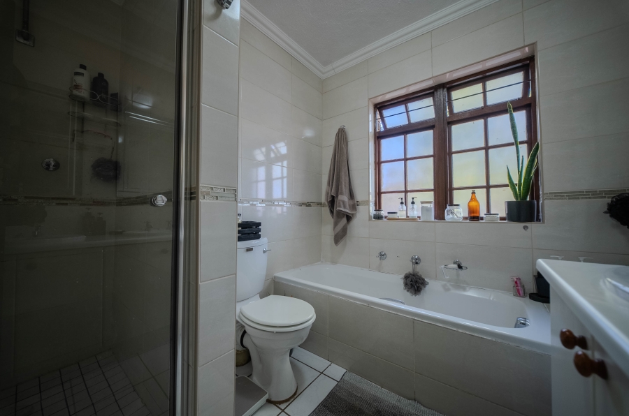 3 Bedroom Property for Sale in Faerie Glen Gauteng