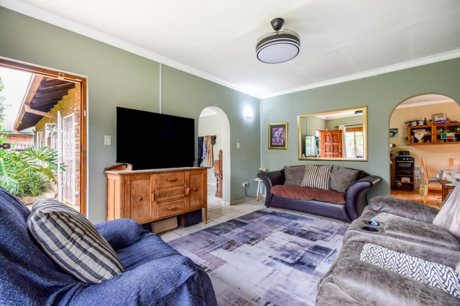 3 Bedroom Property for Sale in Garsfontein Gauteng
