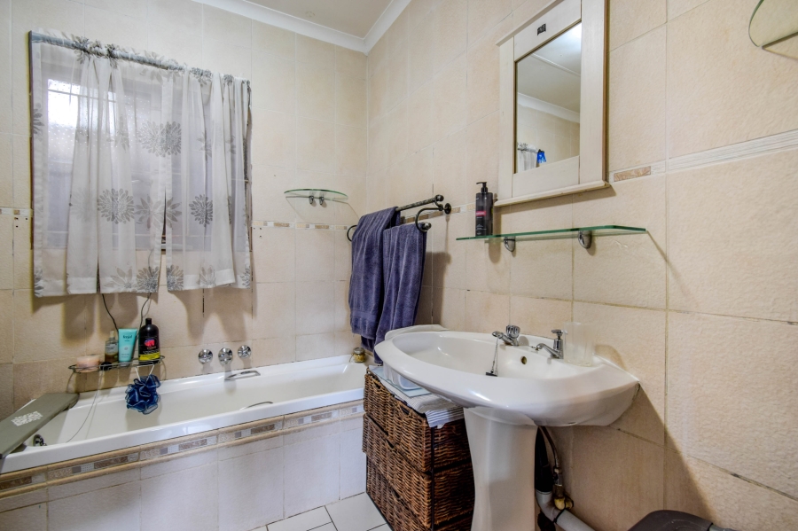 3 Bedroom Property for Sale in Garsfontein Gauteng