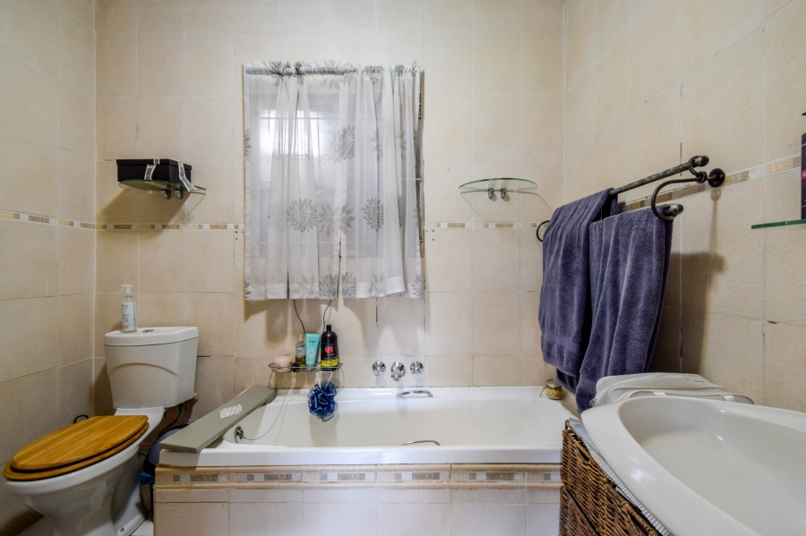 3 Bedroom Property for Sale in Garsfontein Gauteng
