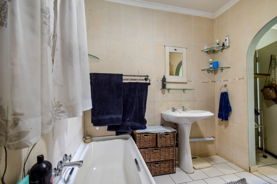 3 Bedroom Property for Sale in Garsfontein Gauteng