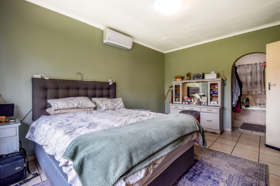 3 Bedroom Property for Sale in Garsfontein Gauteng