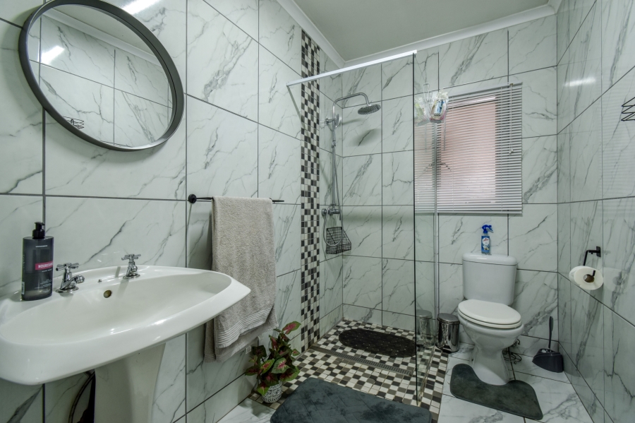 3 Bedroom Property for Sale in Garsfontein Gauteng