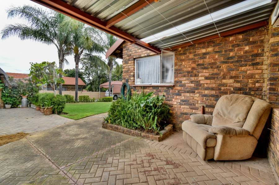 3 Bedroom Property for Sale in Garsfontein Gauteng