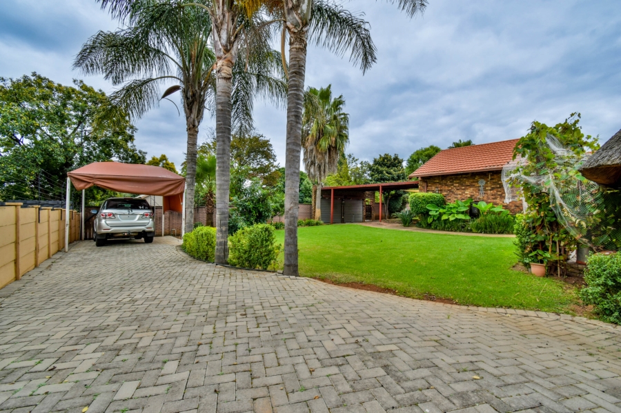 3 Bedroom Property for Sale in Garsfontein Gauteng