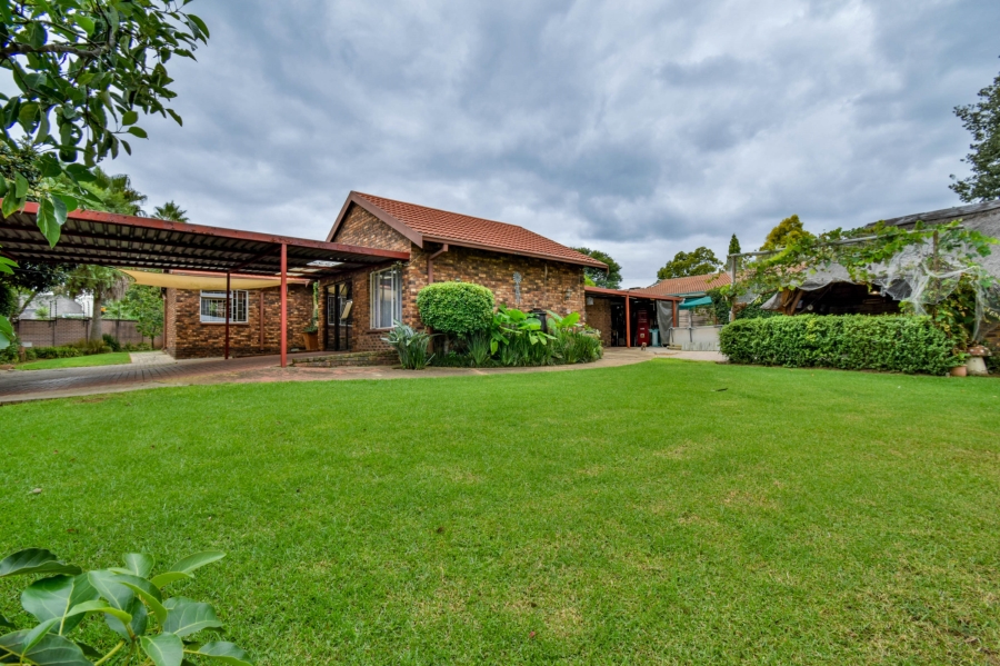 3 Bedroom Property for Sale in Garsfontein Gauteng