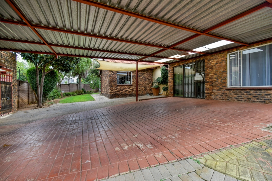3 Bedroom Property for Sale in Garsfontein Gauteng