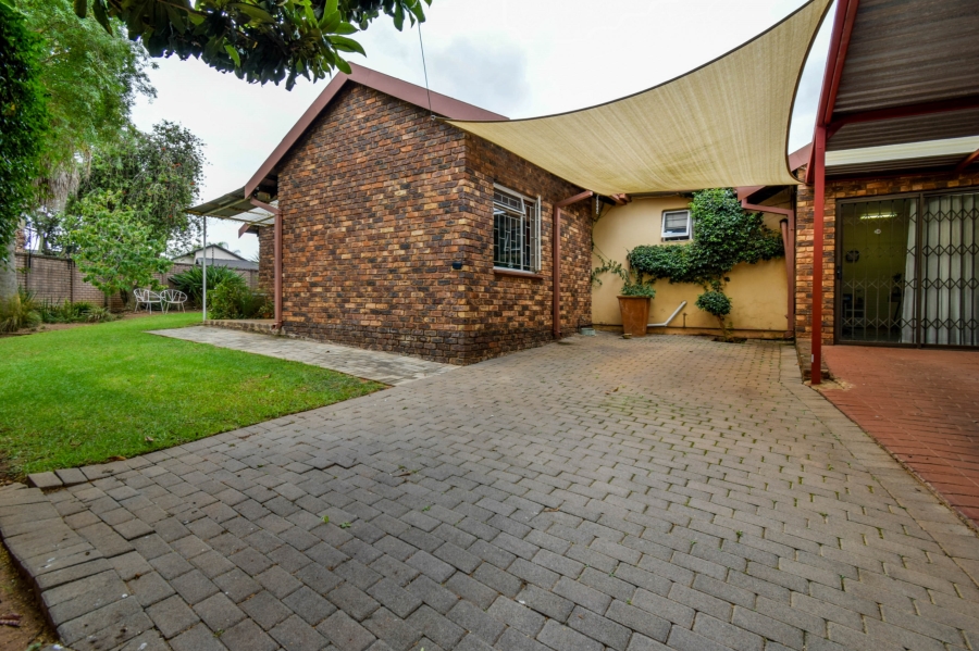 3 Bedroom Property for Sale in Garsfontein Gauteng