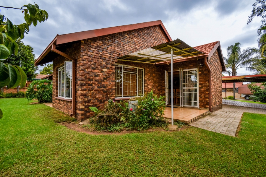 3 Bedroom Property for Sale in Garsfontein Gauteng