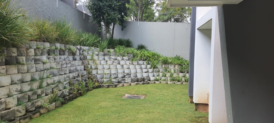 To Let 2 Bedroom Property for Rent in Bryanston Gauteng