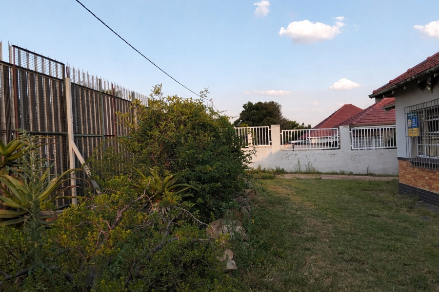 3 Bedroom Property for Sale in Linmeyer Gauteng