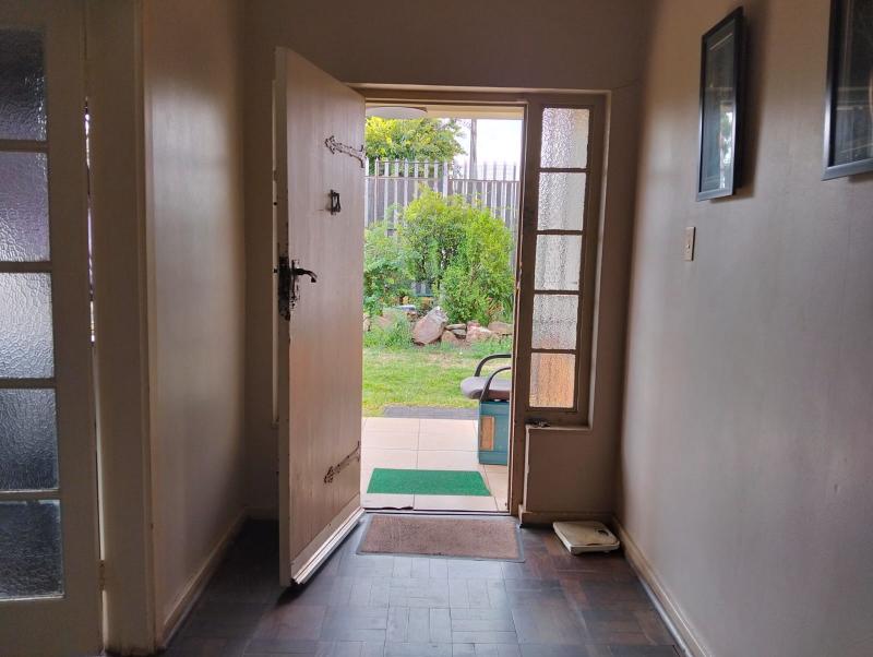 3 Bedroom Property for Sale in Linmeyer Gauteng