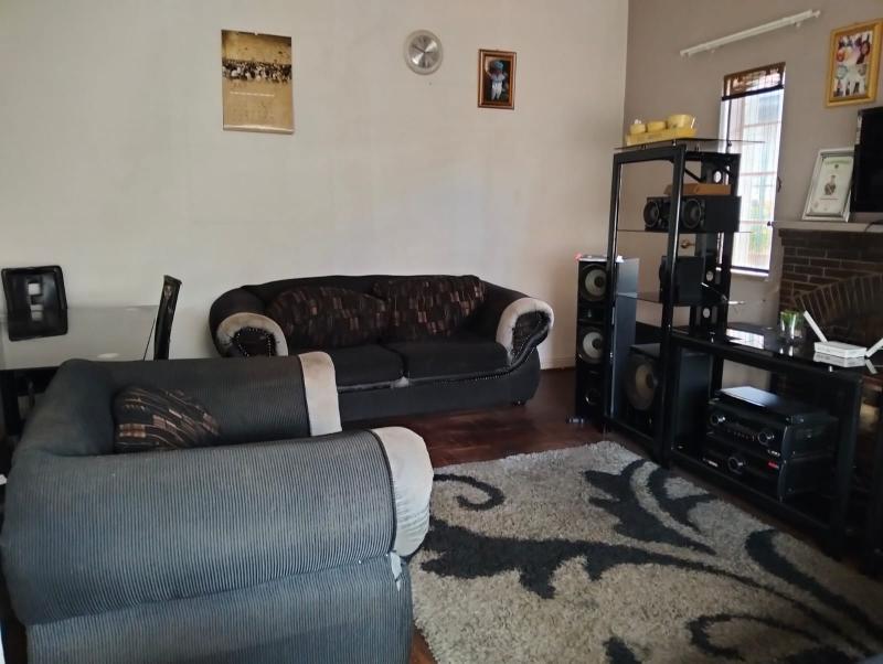 3 Bedroom Property for Sale in Linmeyer Gauteng