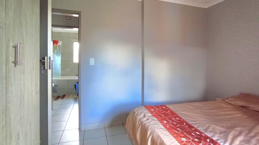 2 Bedroom Property for Sale in Heuweloord Gauteng