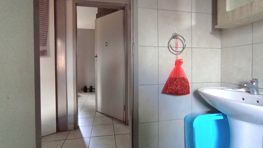 2 Bedroom Property for Sale in Heuweloord Gauteng