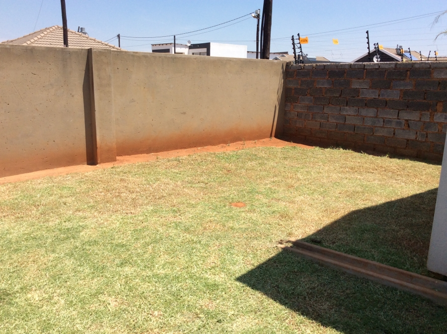 To Let 2 Bedroom Property for Rent in Protea Glen Gauteng