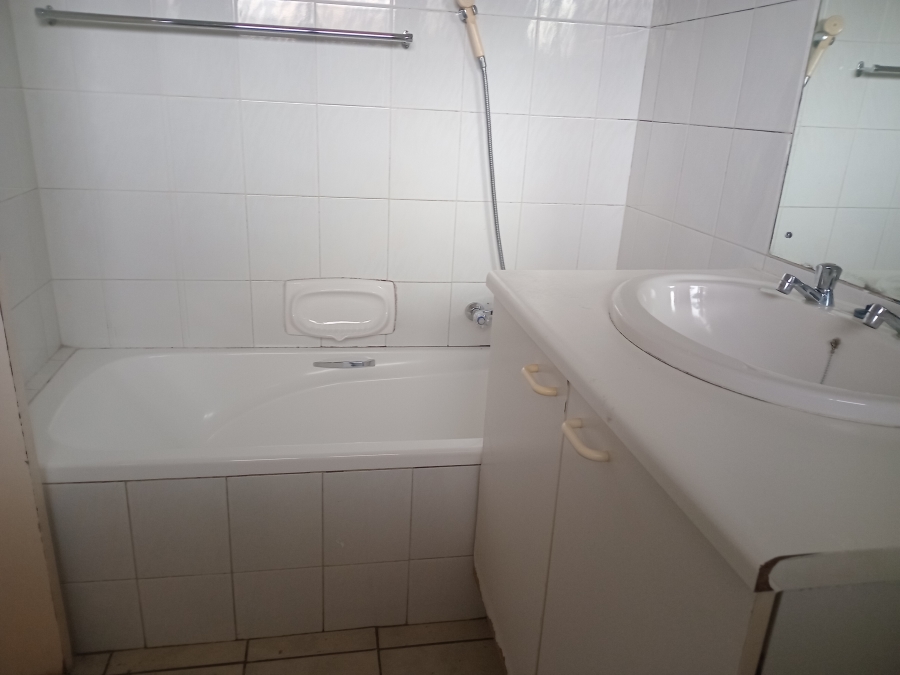 1 Bedroom Property for Sale in Rembrandt Park Gauteng
