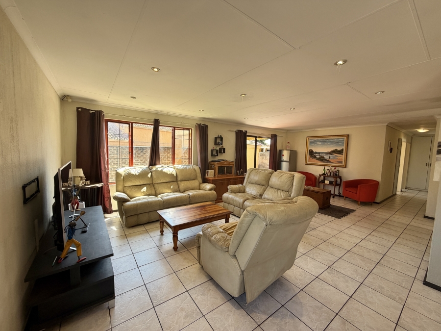 3 Bedroom Property for Sale in Barbeque Downs Gauteng