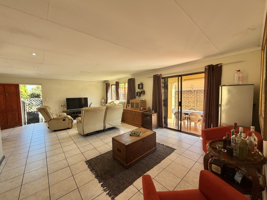 3 Bedroom Property for Sale in Barbeque Downs Gauteng